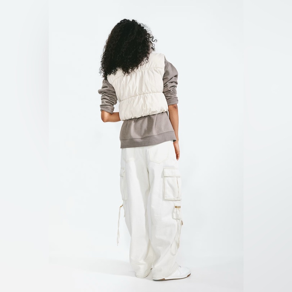 H&M PUFFER VEST LIGHT BEIGE CROPPED SIZE SMALL - Picture 4 of 11